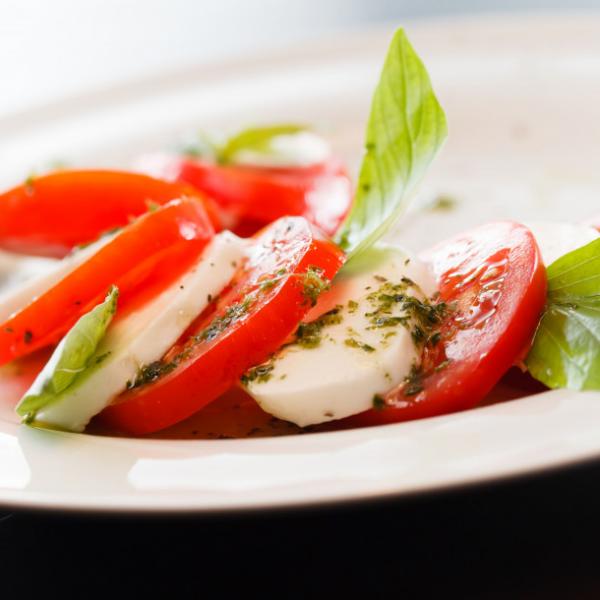 Tomatoes And Mozzarella With Basil Sauce