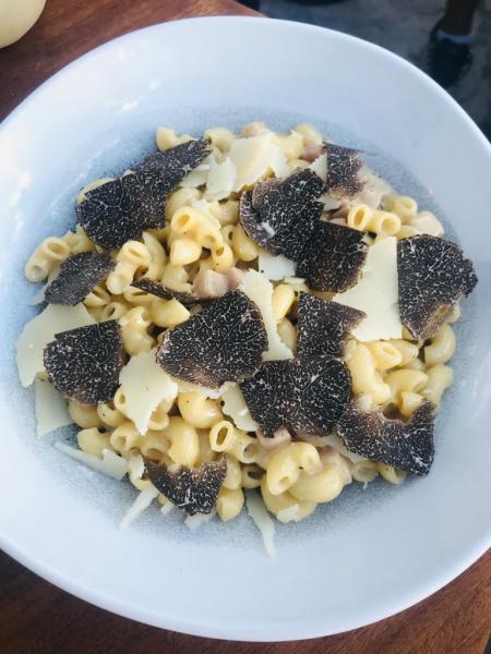 Pasta shells for spoiled children, ham, Comté cheese and black truffle