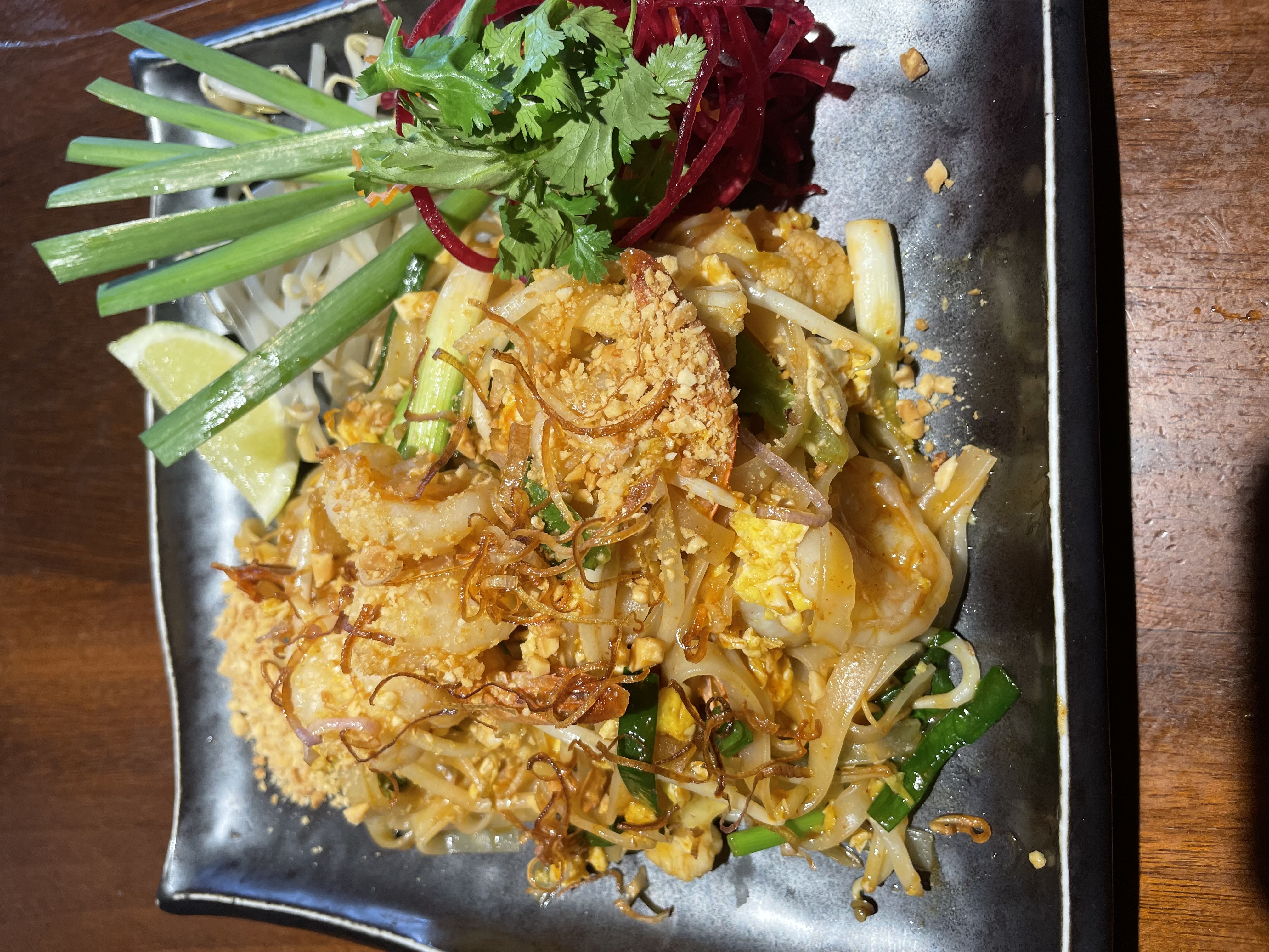 Pad Thaï stir-fried rice noodles with eggs and shrimp