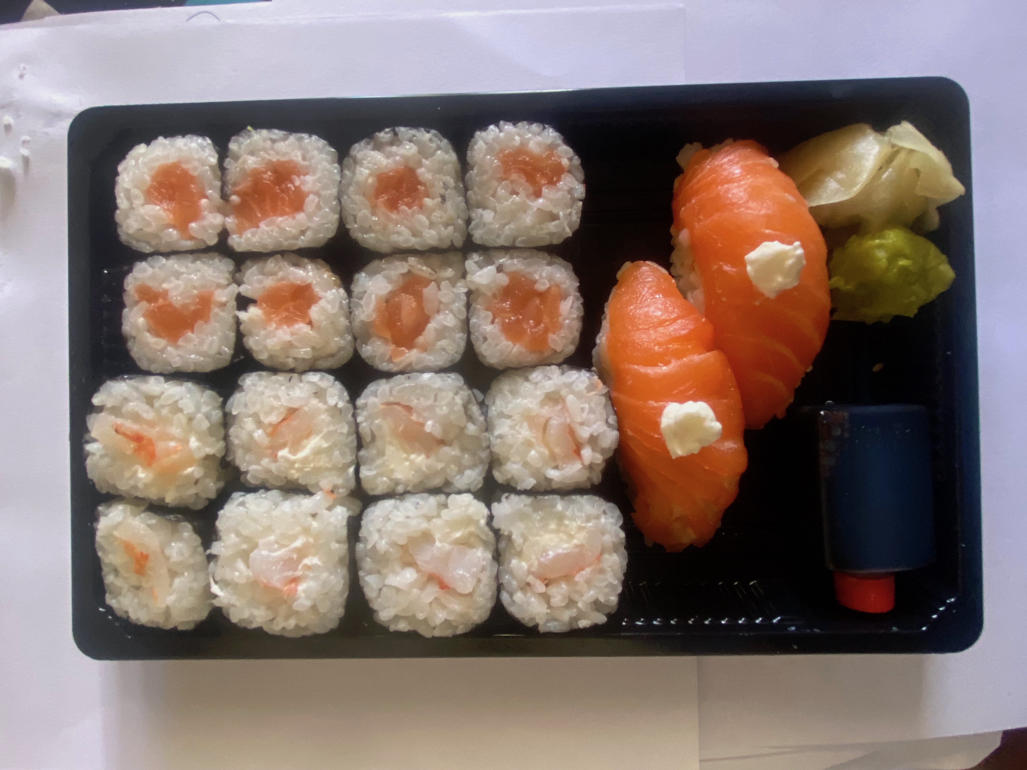 Special Maki Platter + 2 Sushi Salmon Cheese